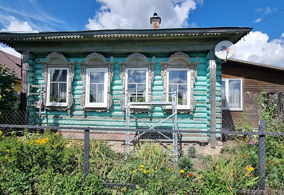Волонтеры «Том Сойер Феста» восстанавливают старинный дом в Холуе